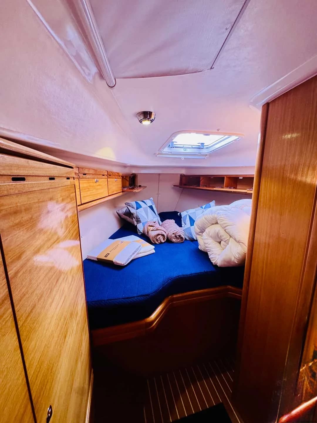 Cabine avant double du voilier Bavaria 37 Cruiser